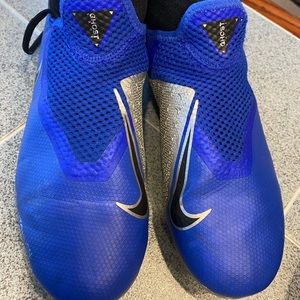 Size 4.5 Nike Phantom soccer cleats